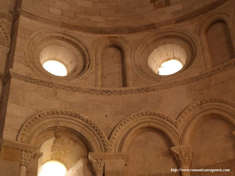 DETALLE DE LA DECORACIÓNALTA DEL CILINDRO ABSIDAL